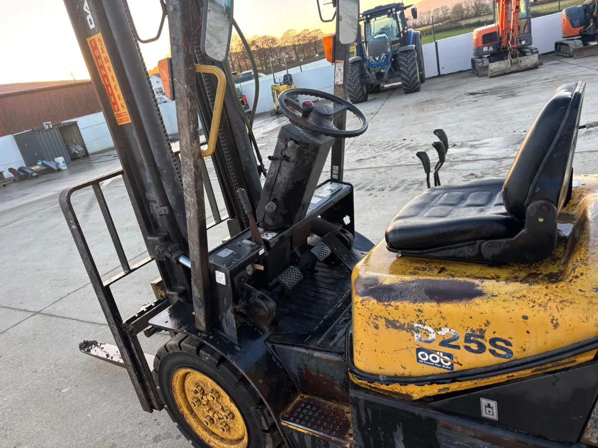 2.5 ton daewoo forklift - Image 3
