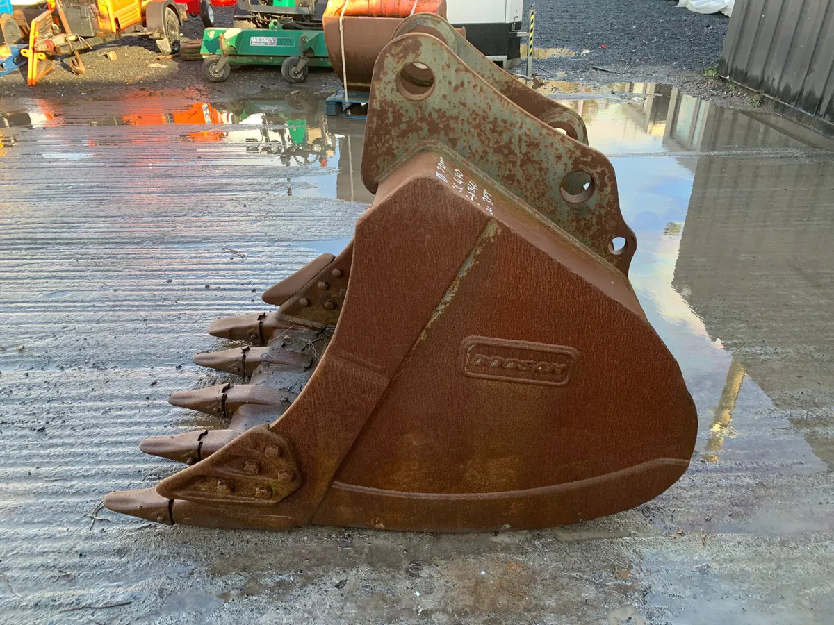 3FT Digger Bucket – 80mm Pins | 480mm Centres - Image 3