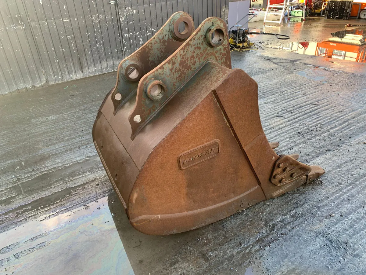 3FT Digger Bucket – 80mm Pins | 480mm Centres - Image 4