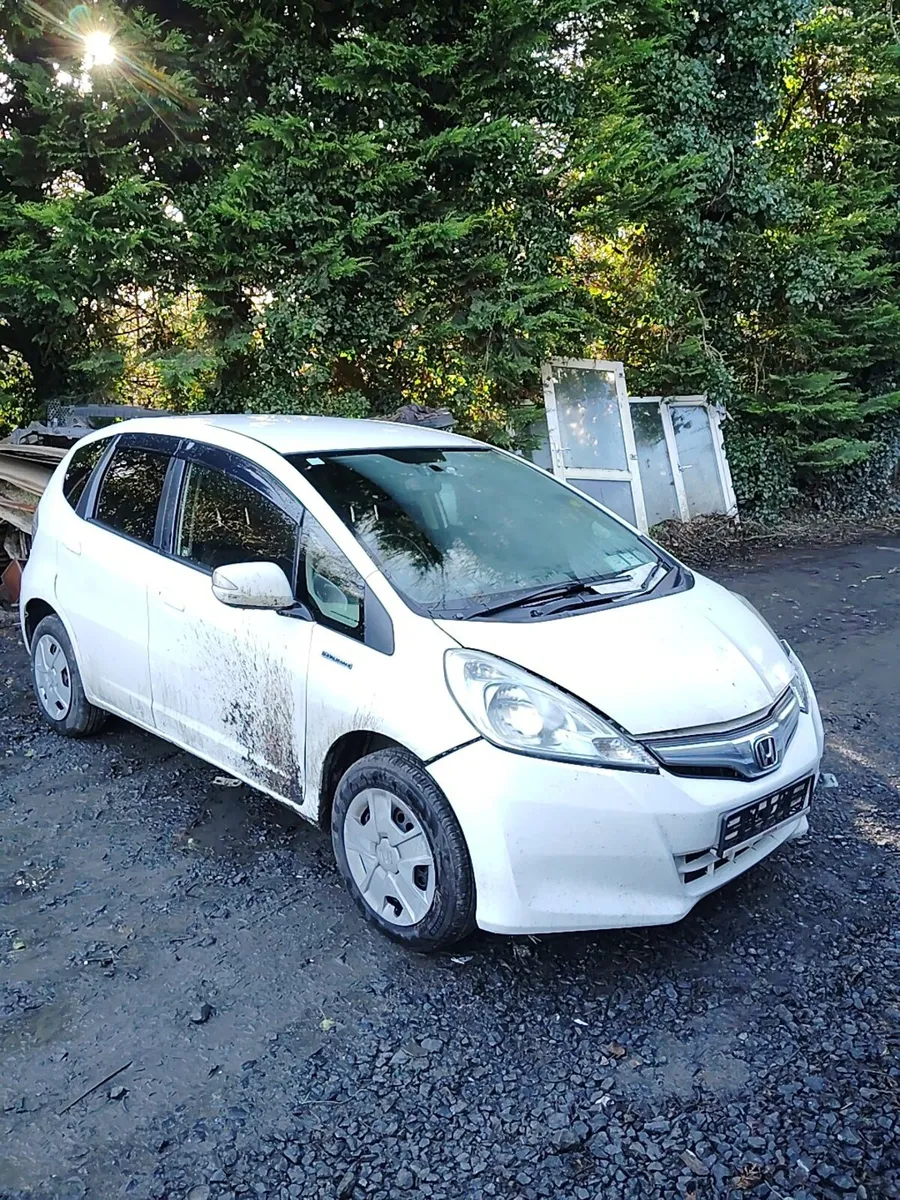 Breaking honda fit 2013 hybrid - Image 1