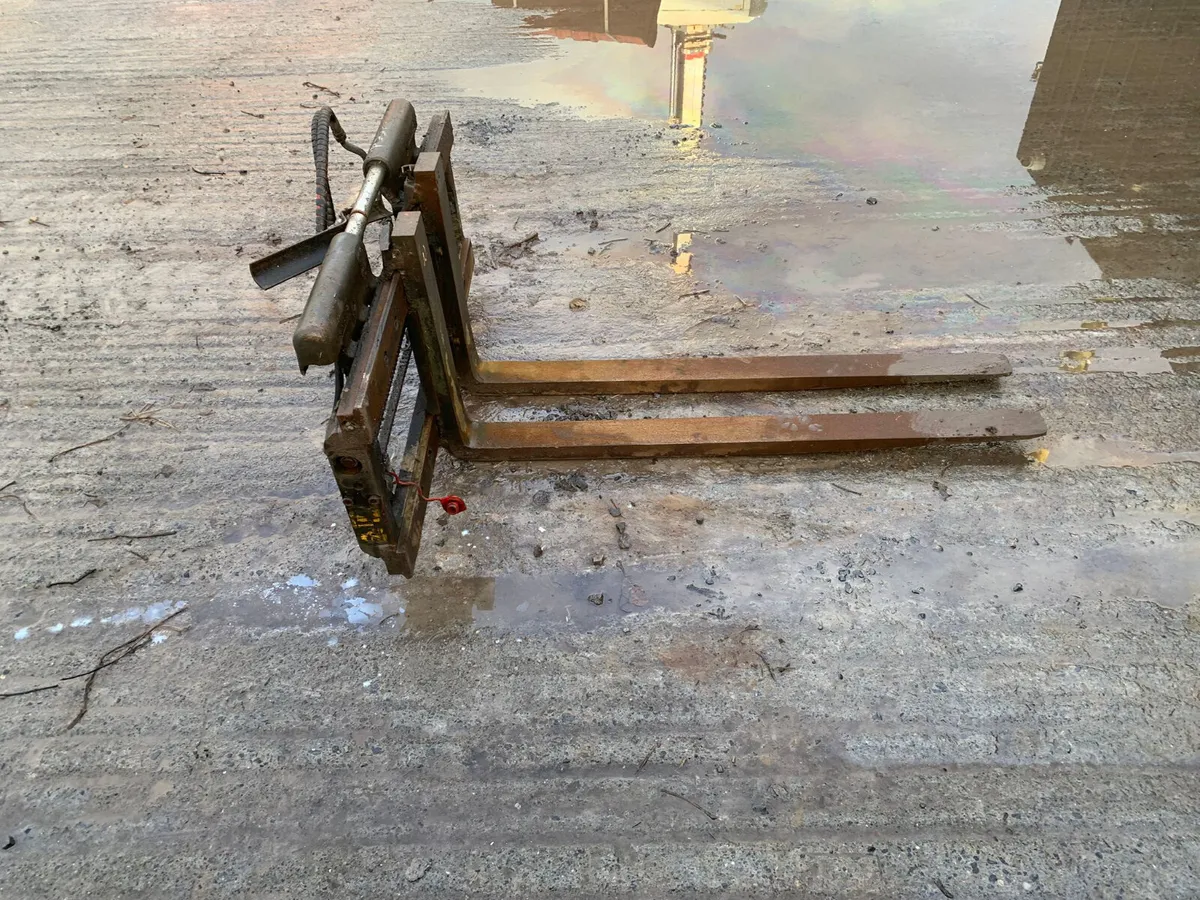 Fork Positioners – Euro Bracket / Forklift Mounted - Image 1