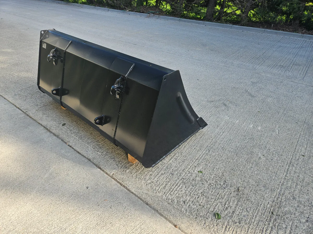 1.6 metre Rhino heavy duty volume buckets - Image 3