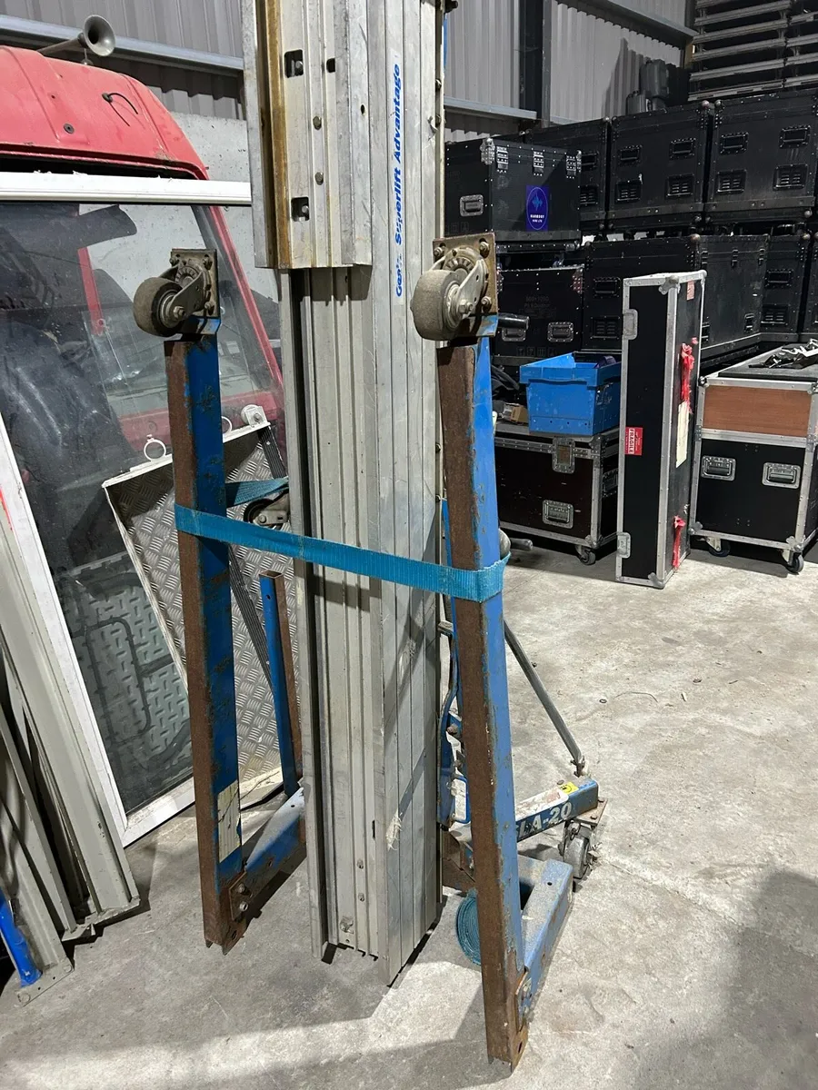 Genie SLA-20 Superlift - Image 1