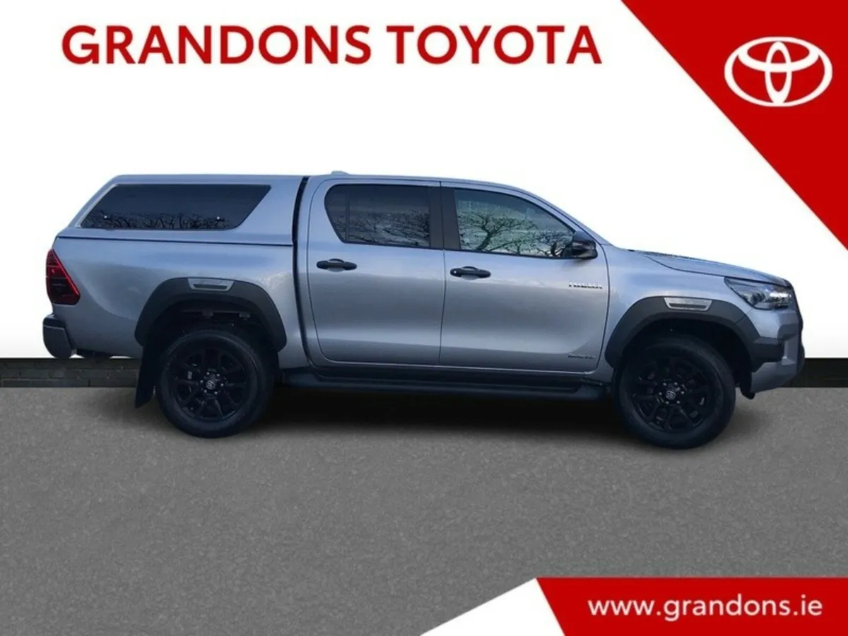 Toyota Hilux 2.8 INVINCIBLE 48V MILD HYBRID - Image 3