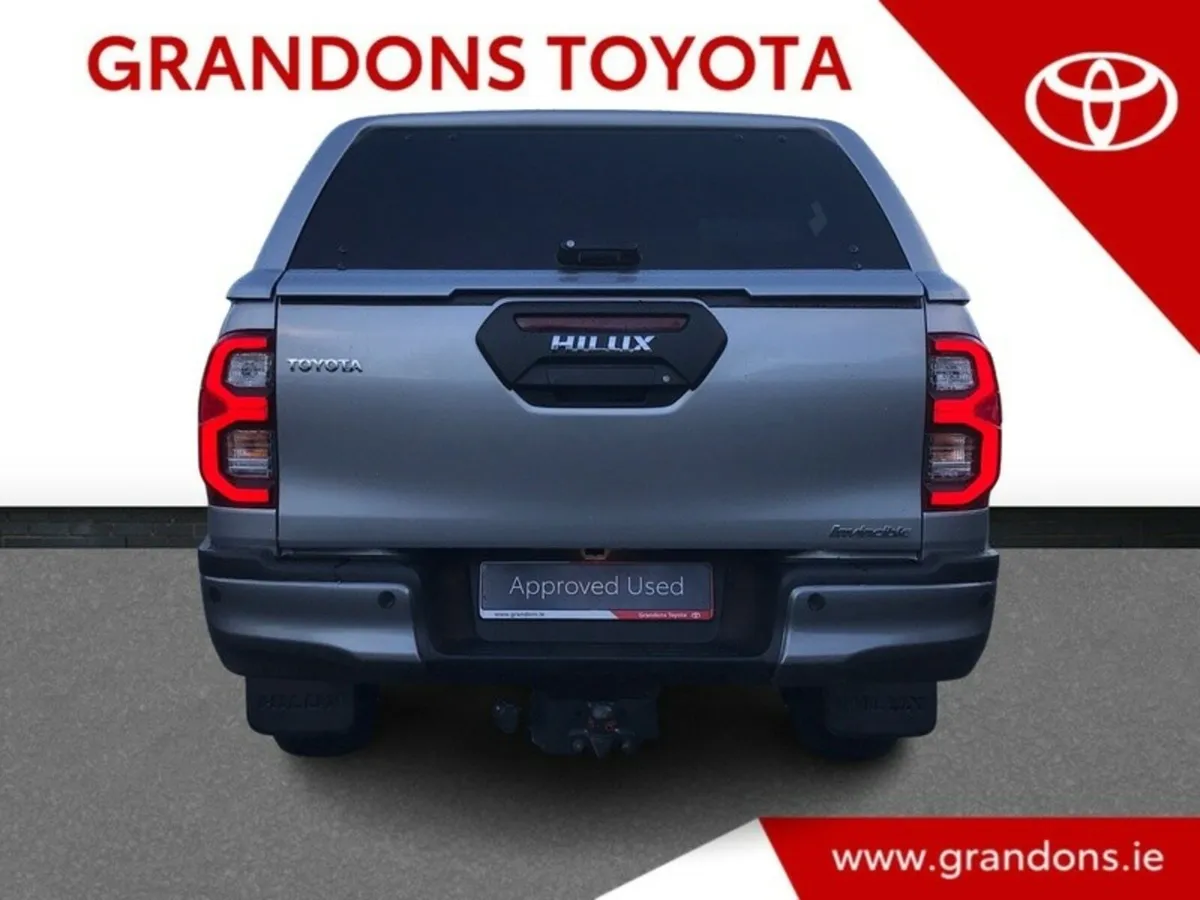 Toyota Hilux 2.8 INVINCIBLE 48V MILD HYBRID - Image 4