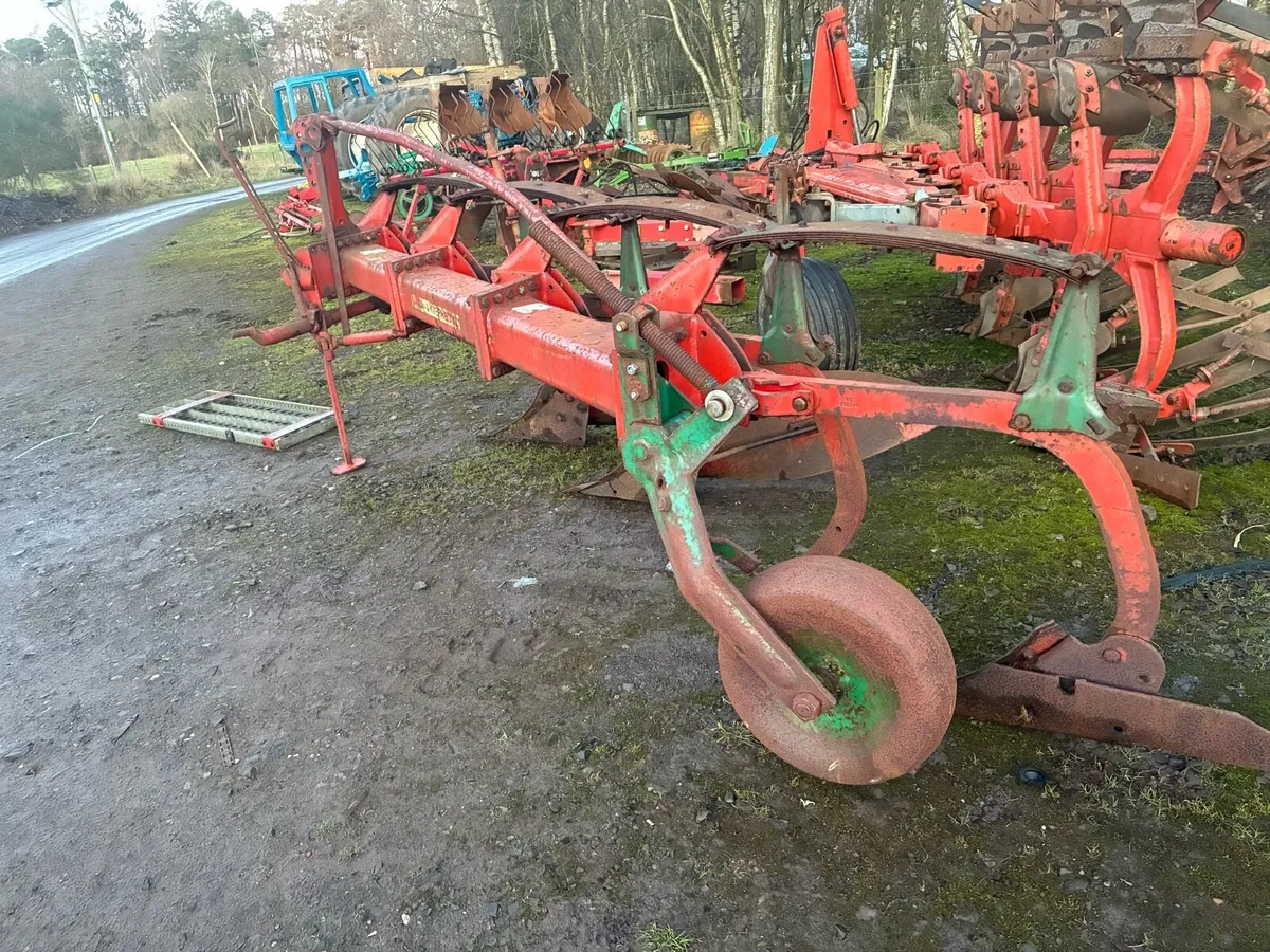 Kverneland Ploughes breaking - Image 1