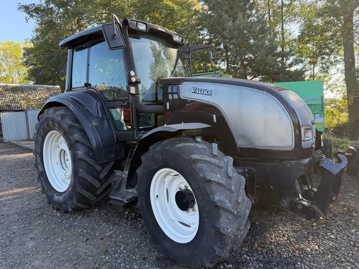 Valtra M130 - Image 2