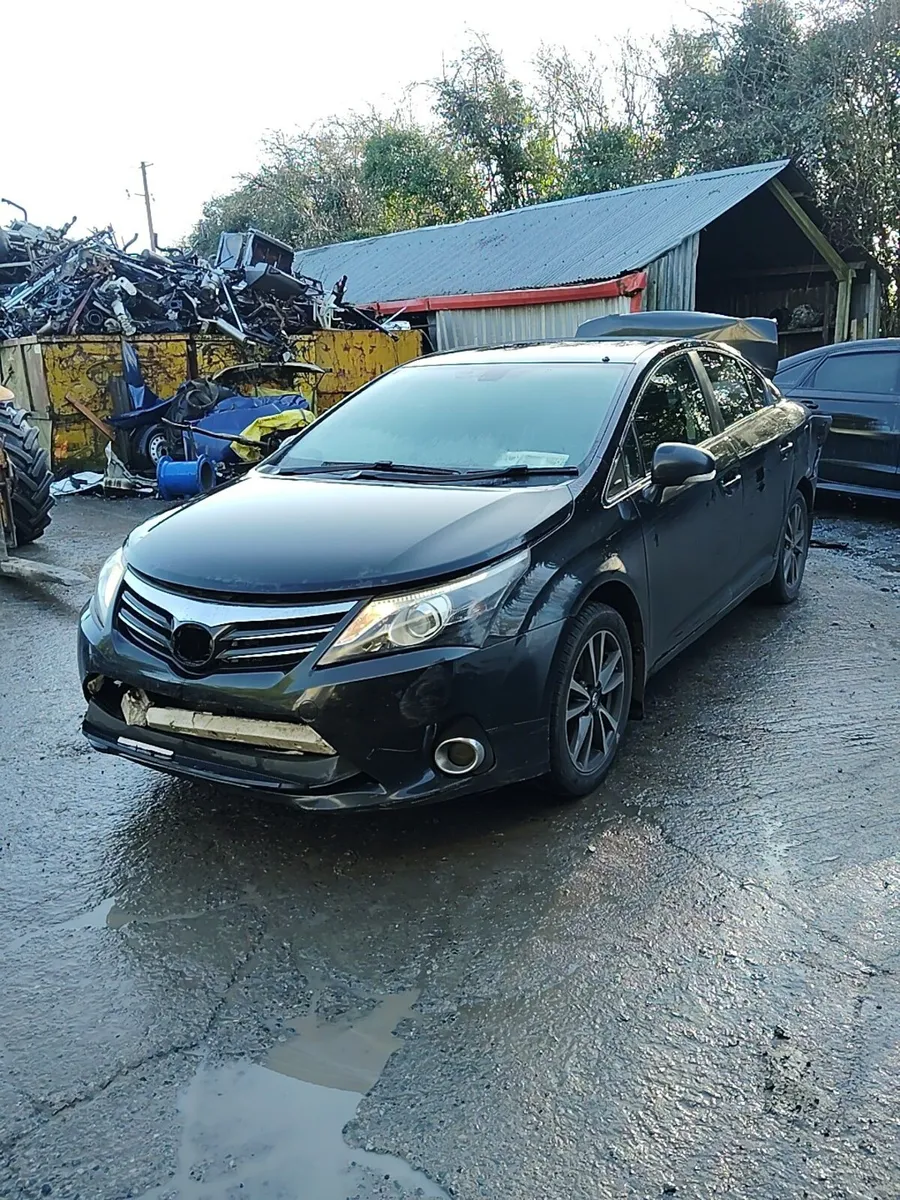 Breaking Toyota avensis 2014 2.0 diesel - Image 1