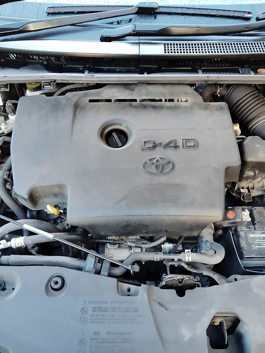 Breaking Toyota avensis 2014 2.0 diesel - Image 4