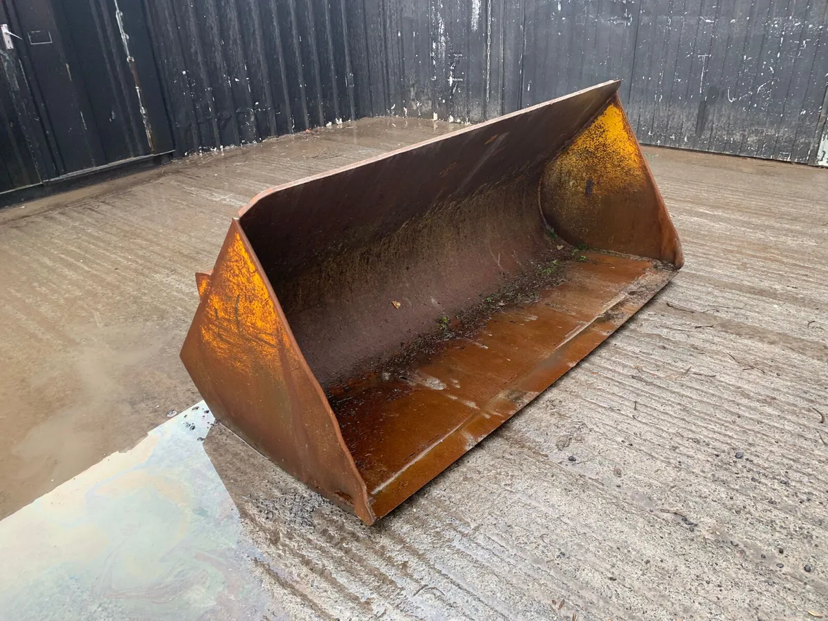 JCB Shovel Bucket - Image 1