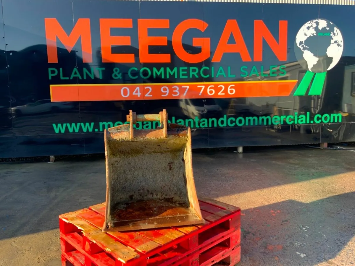 30" STRICKLAND BUCKET........60mm PINS........667. - Image 1