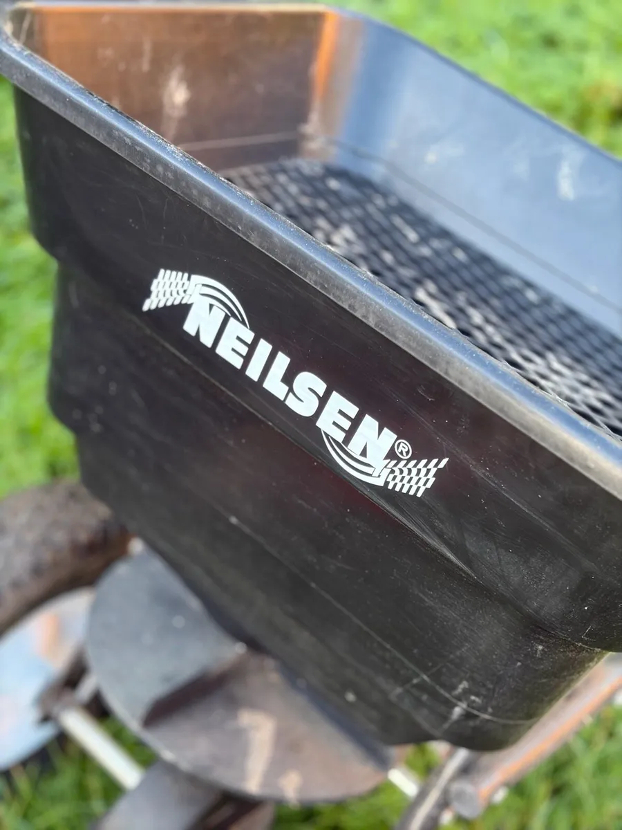 Nielsen towed broadcast spreader - Image 3