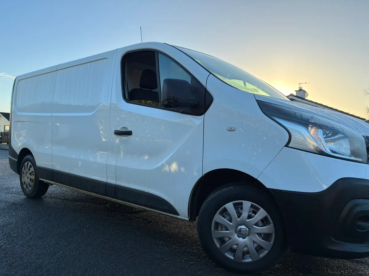 2019 Renault Trafic - Image 2