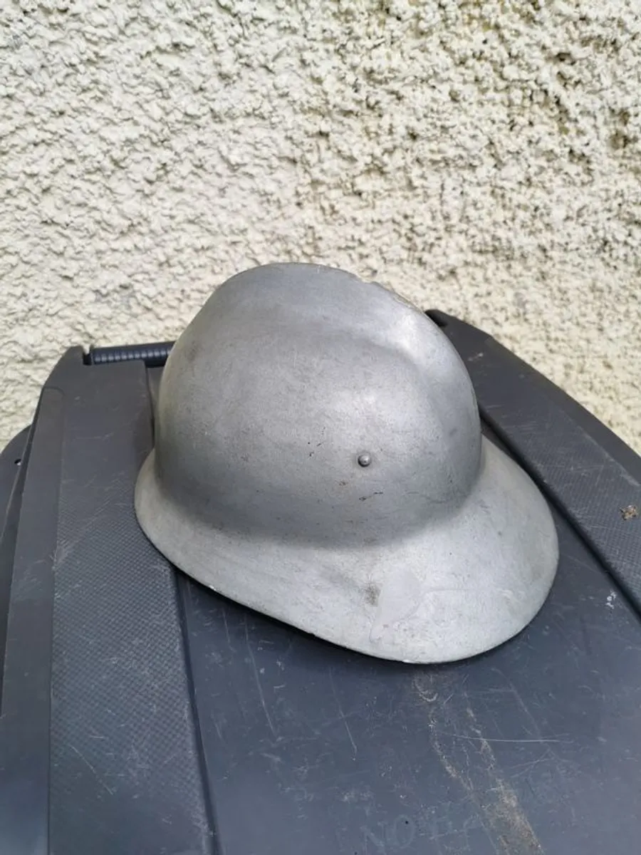 Vintage helmet - Image 3