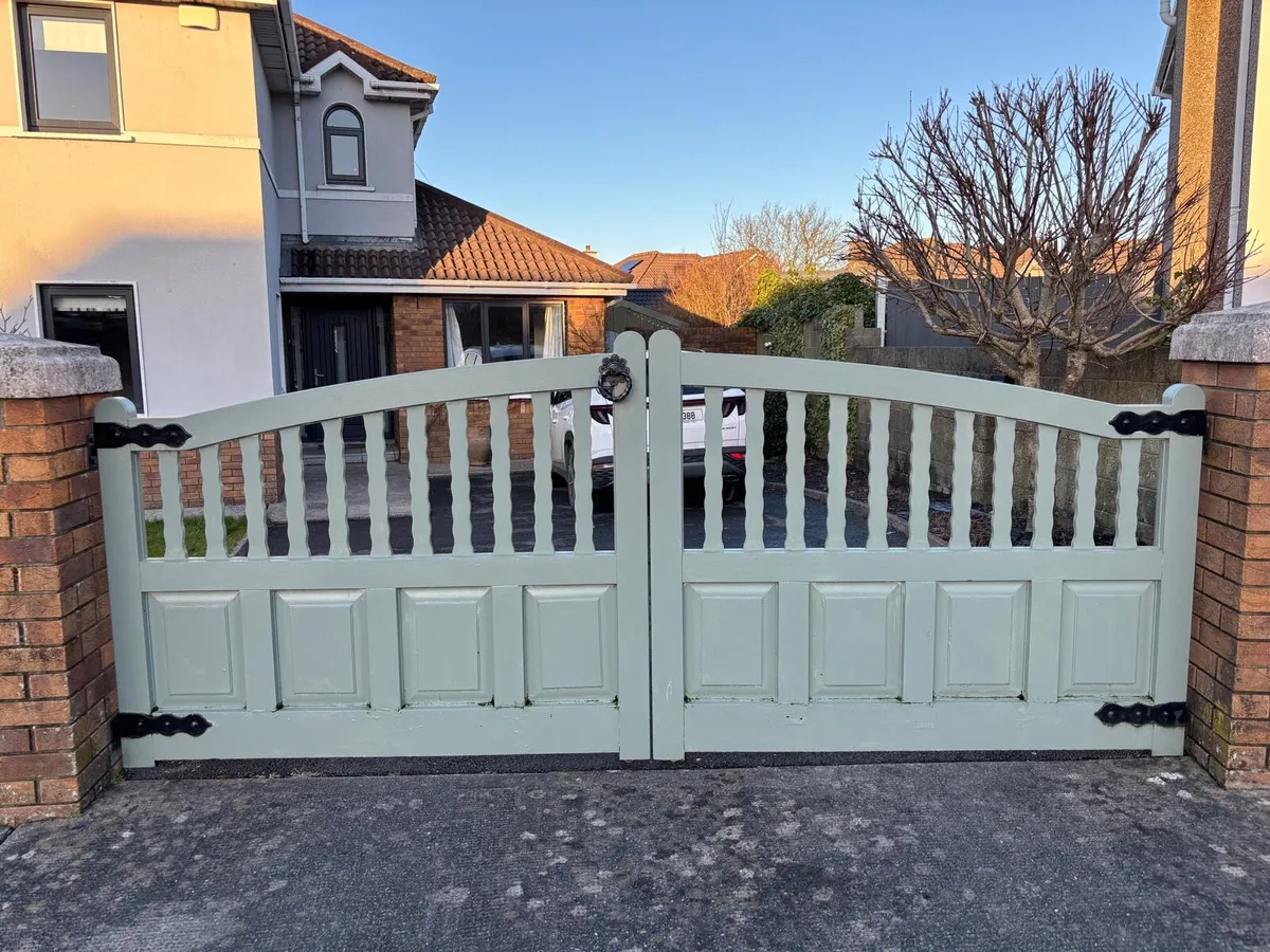 Entrance gates - Image 1