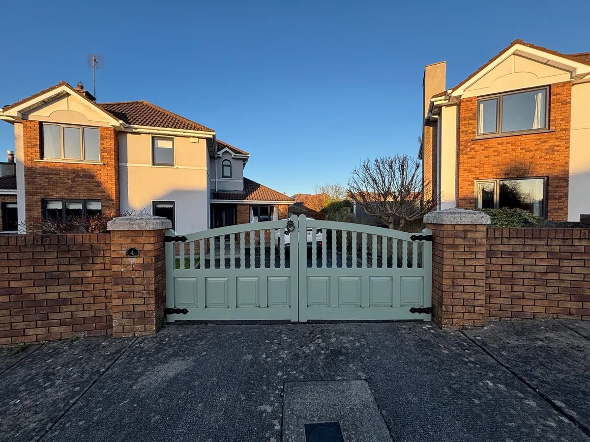 Entrance gates - Image 2