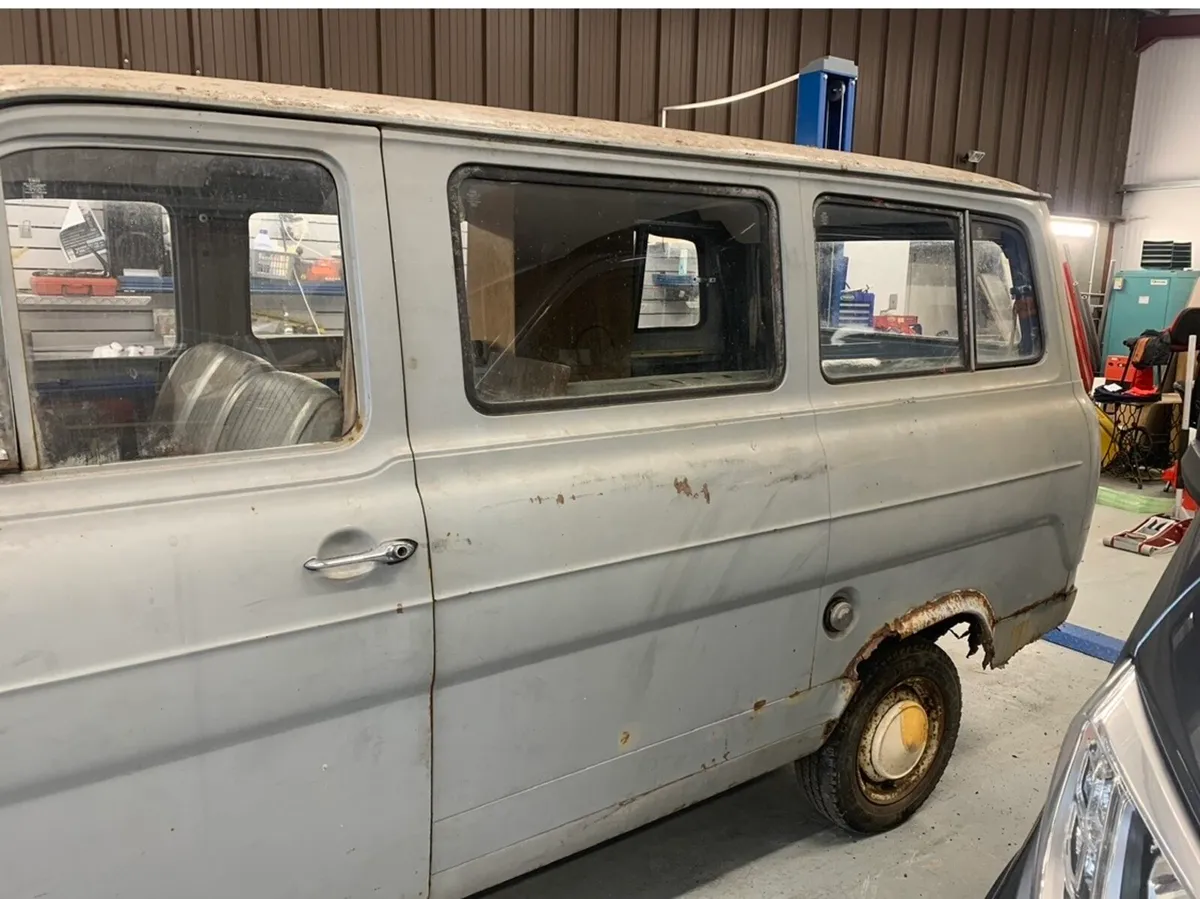 Classic Ford Transit van - Image 4