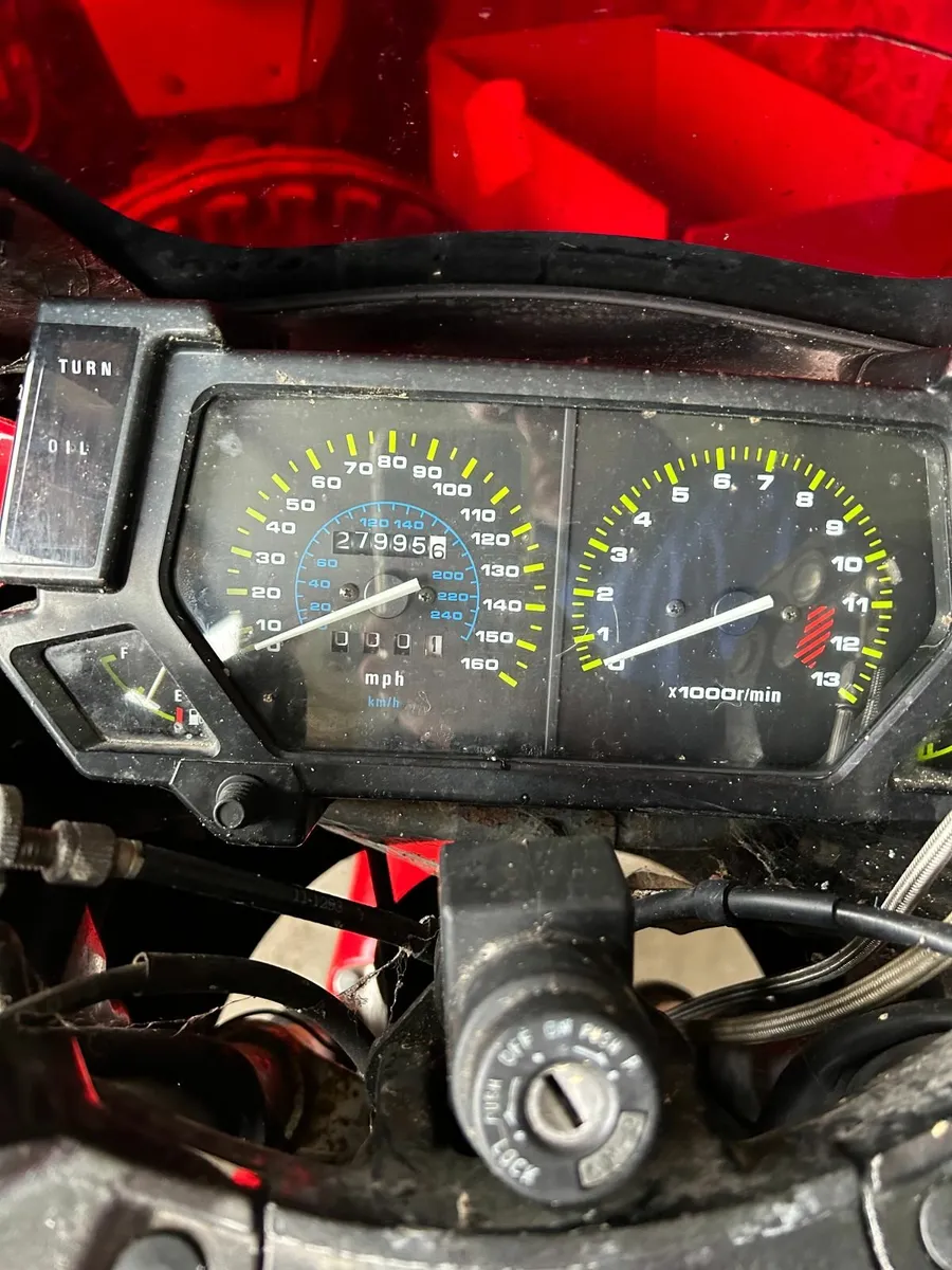 Kawasaki GPX 600R - Image 2
