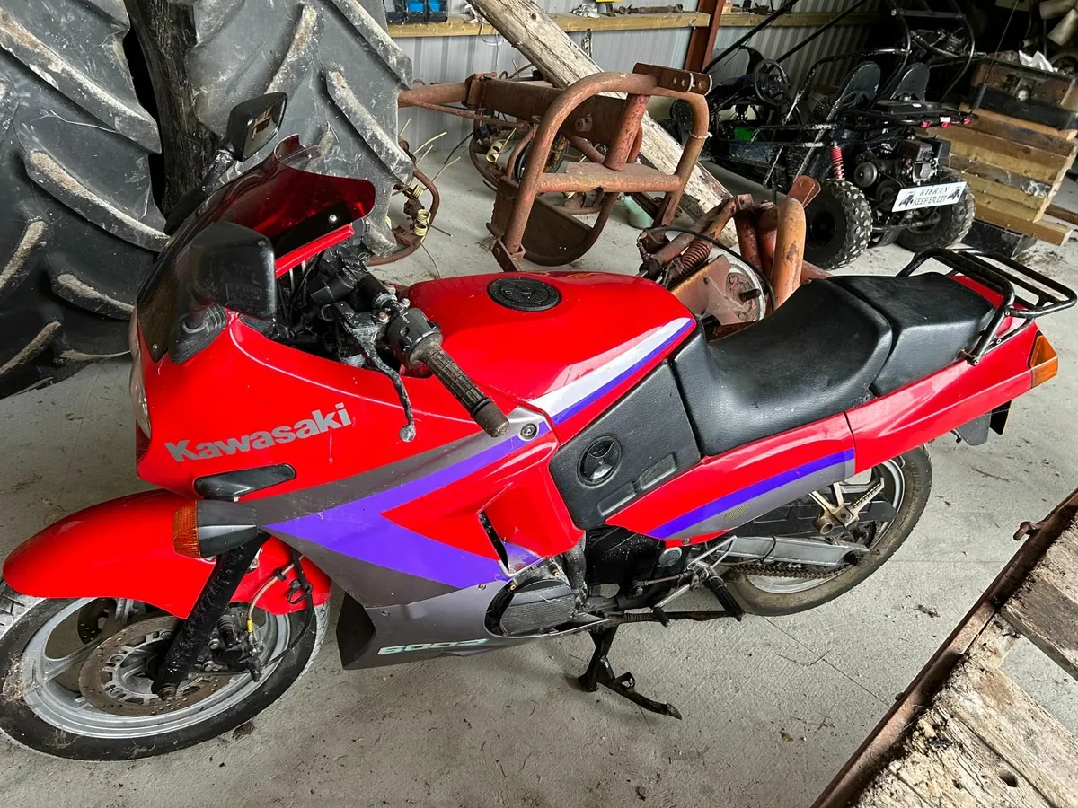 Kawasaki GPX 600R - Image 1