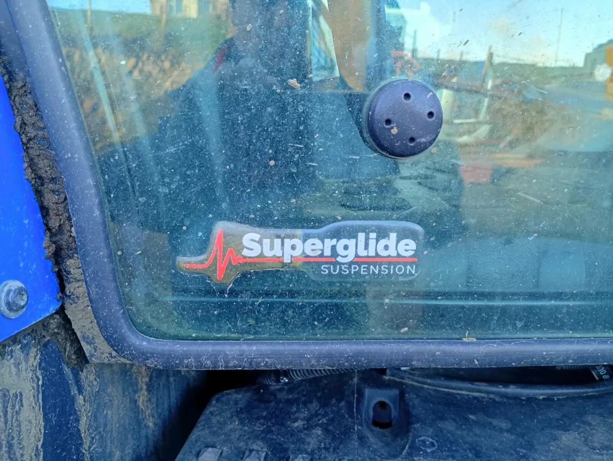 New holland tractor - Image 3