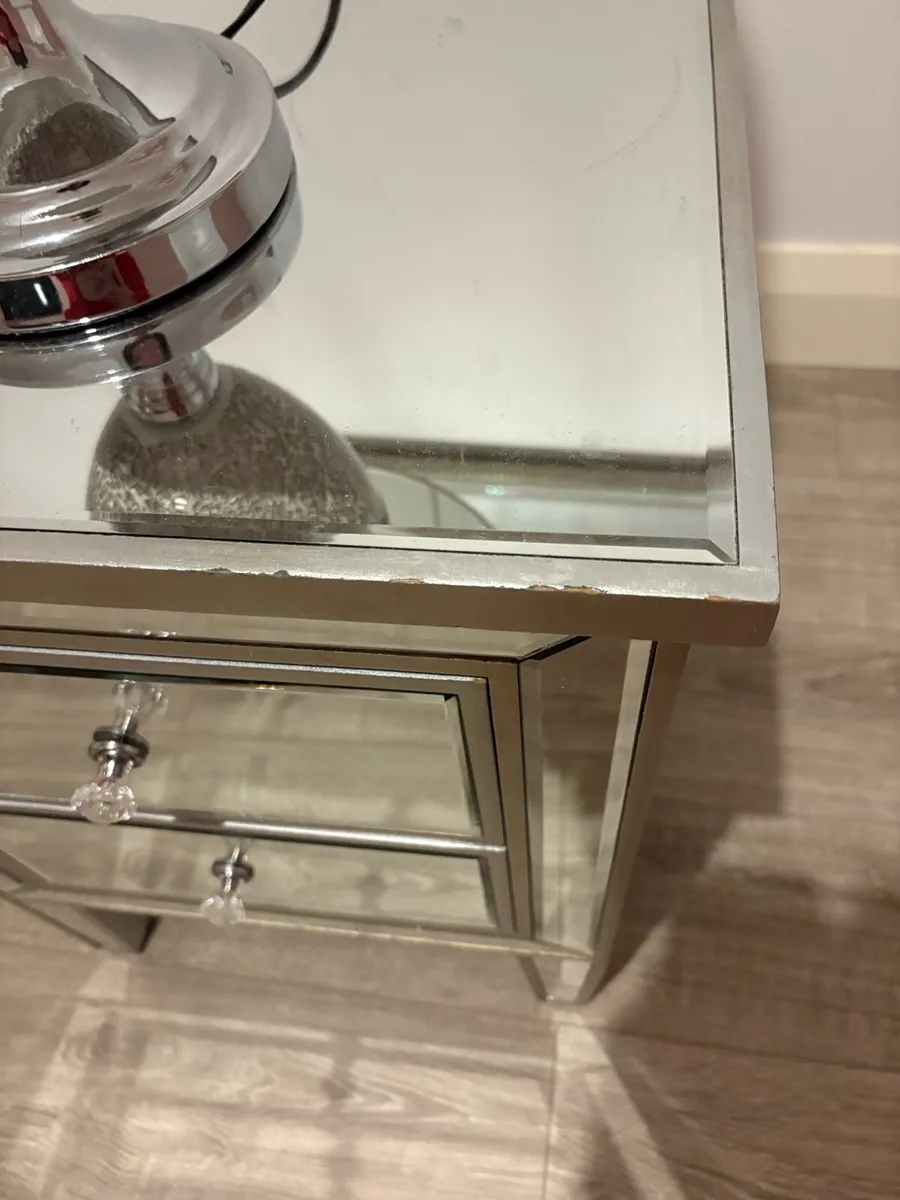 Mirror bedside locker and matching lamp - Image 2