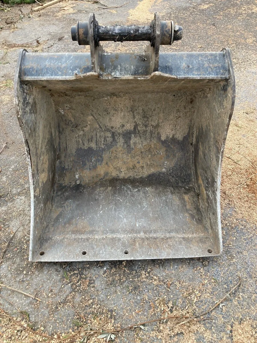 Two used JCB 3CX buckets for sale. - Image 3