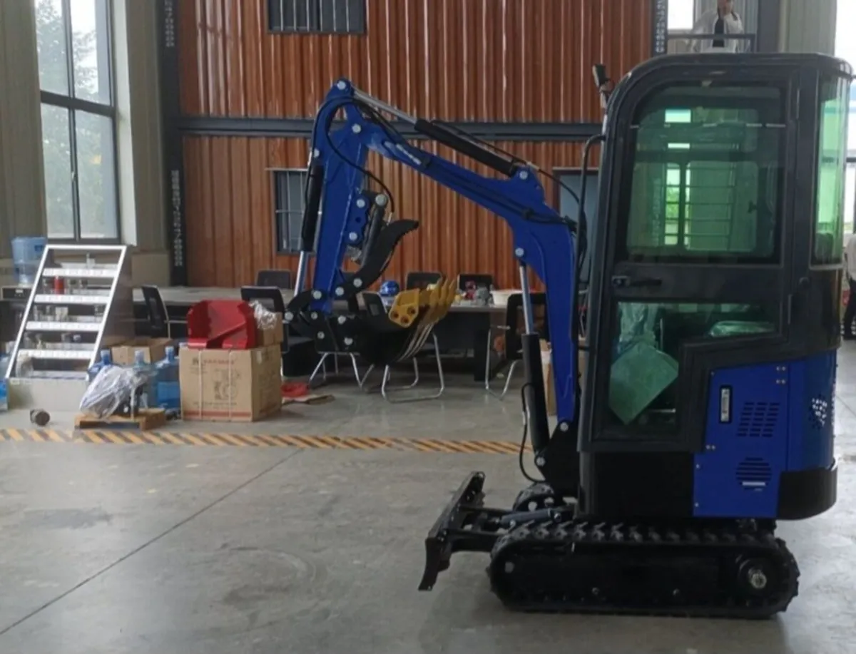 1 Ton Mini Digger excavator with attachments - Image 1