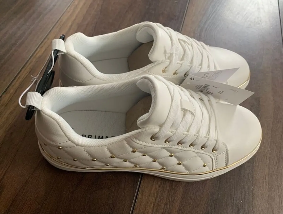 BRAND NEW Ladies White Runners: Size 5 - Image 1