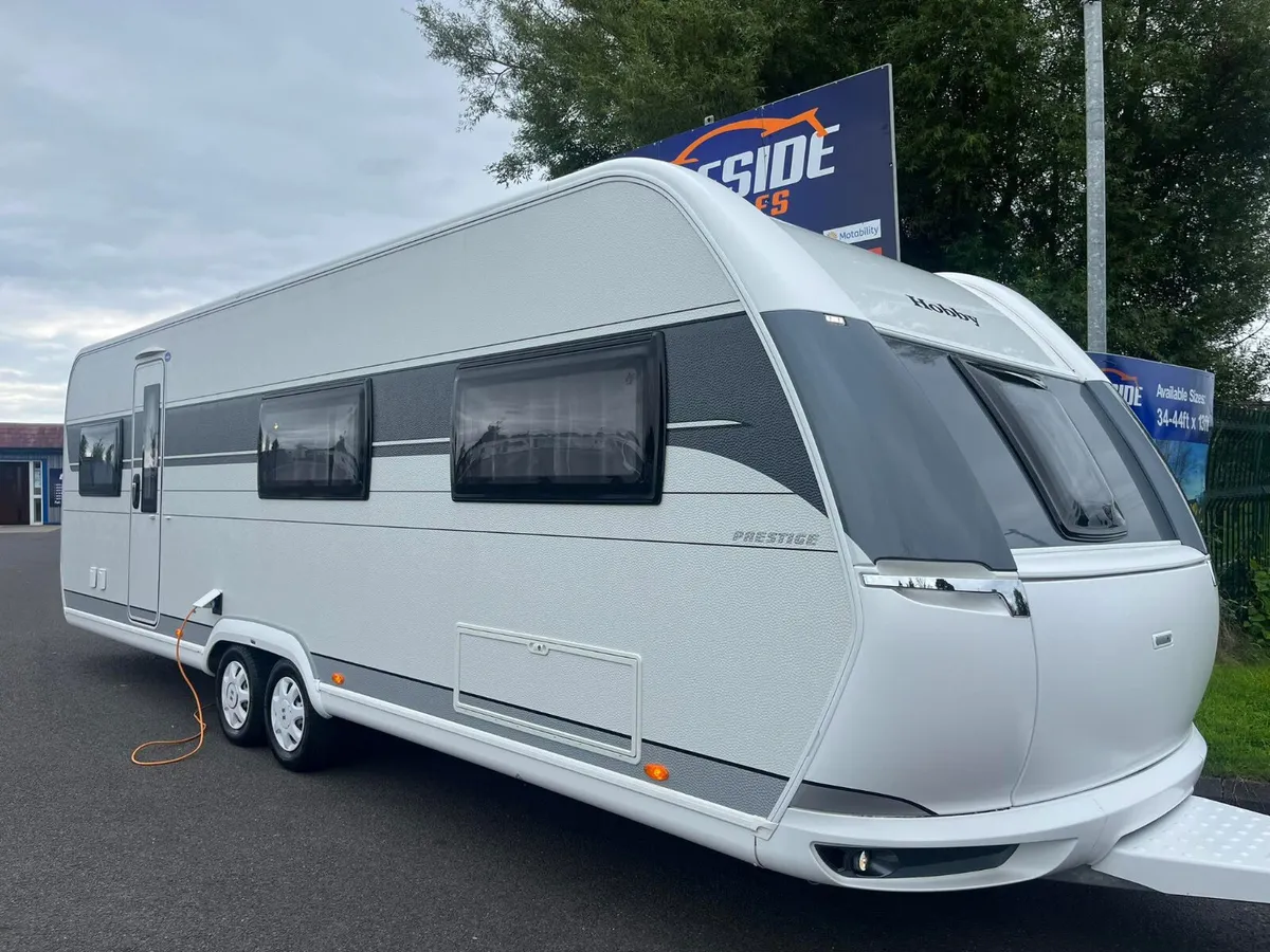 2022 HOBBY 720 UKFE 7/8 BERTH LUX CARAVAN - Image 1