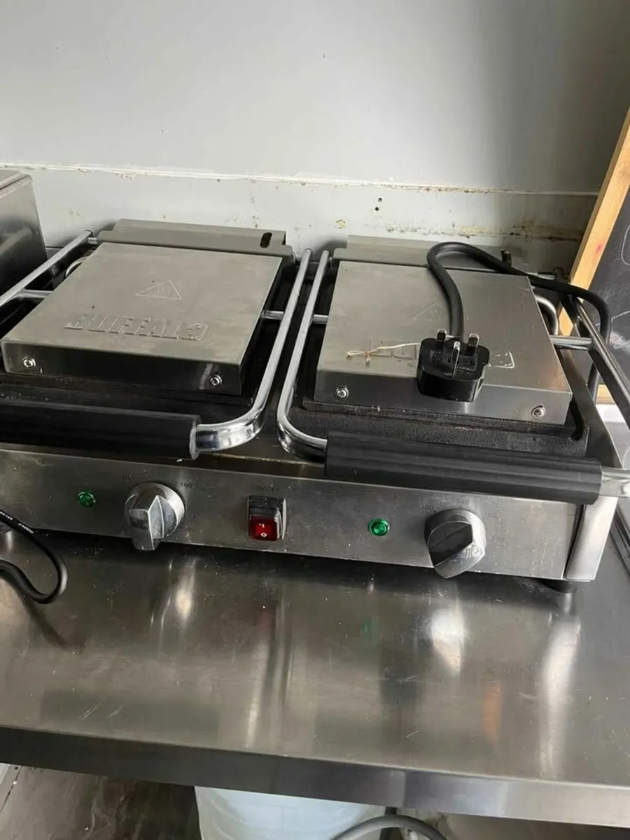 Catering trailer - Image 3