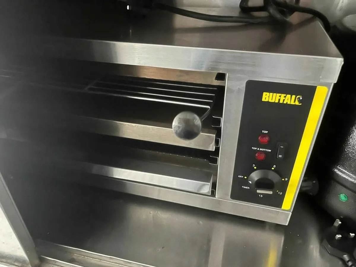 Catering trailer - Image 4