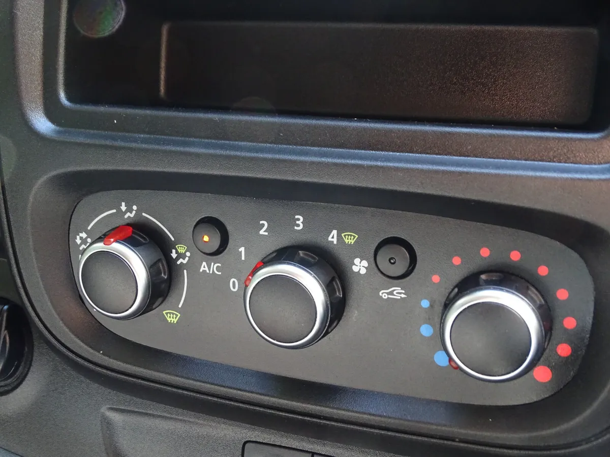 2021 Renault Trafic Refrigerated Van - Image 3