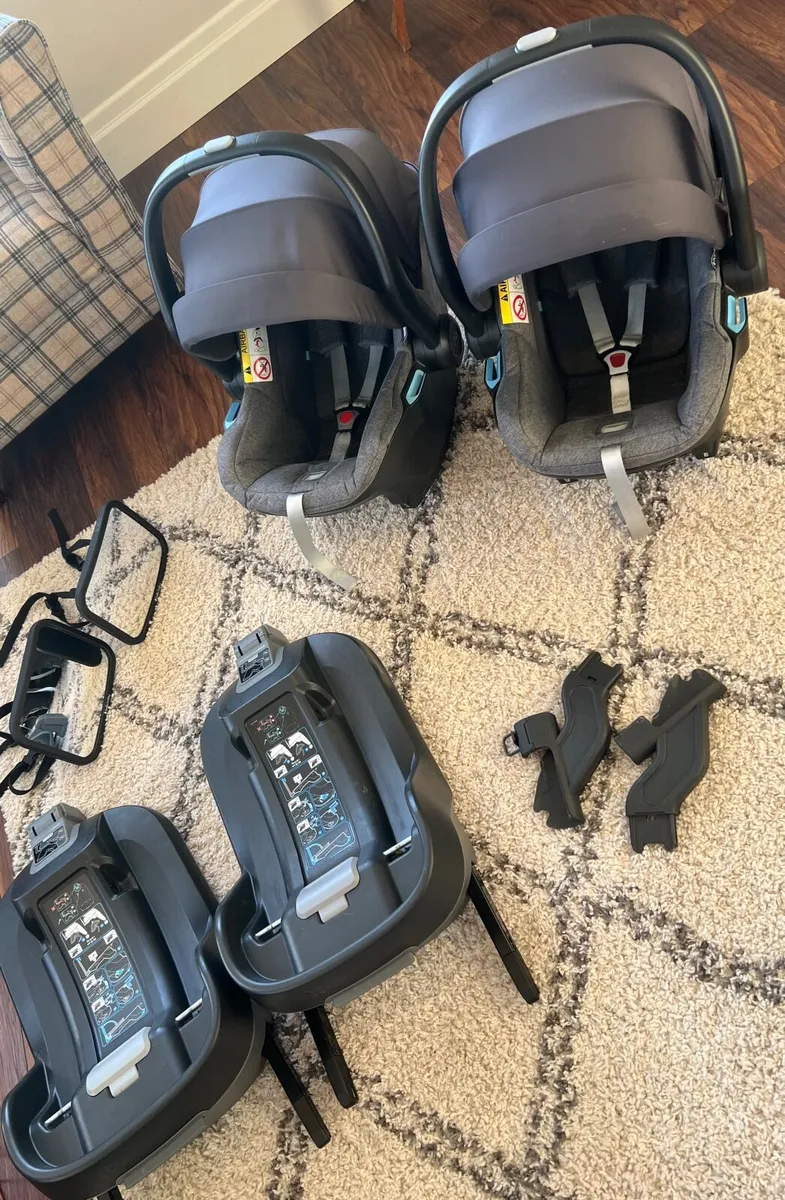 Uppababy Vista V2 travel system - Image 3