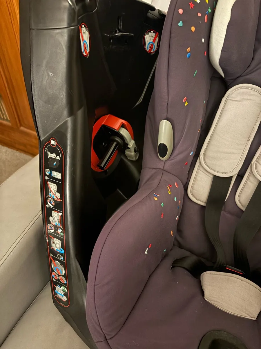 Maxi Cosi Axiss Swivel Car Seat - Image 4