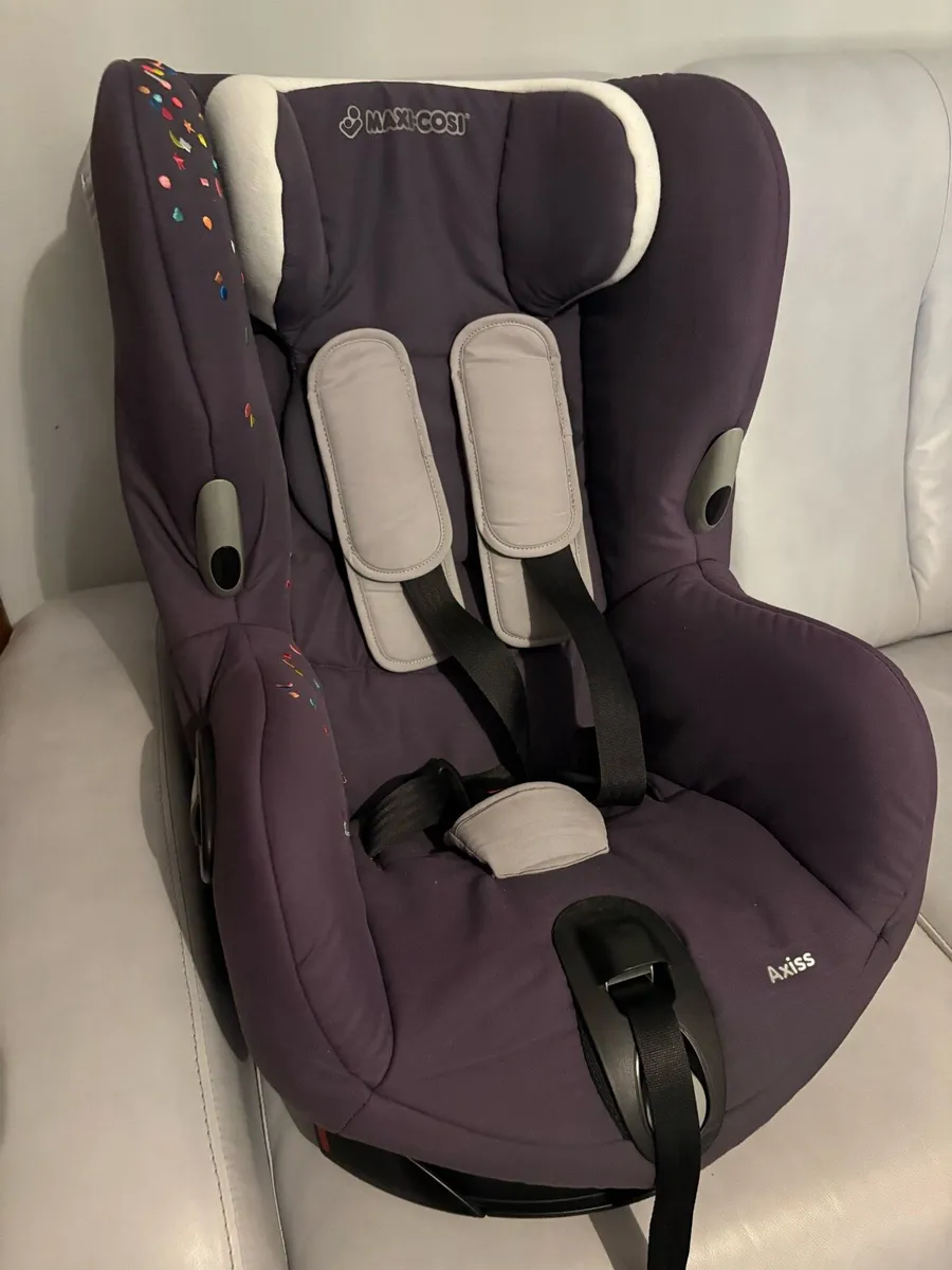 Maxi Cosi Axiss Swivel Car Seat - Image 1