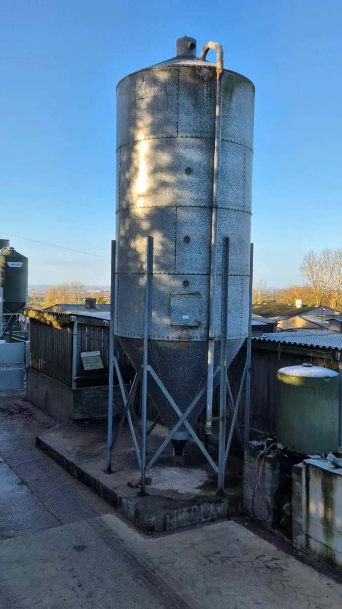 Rob Roblew Meal Bin 22T