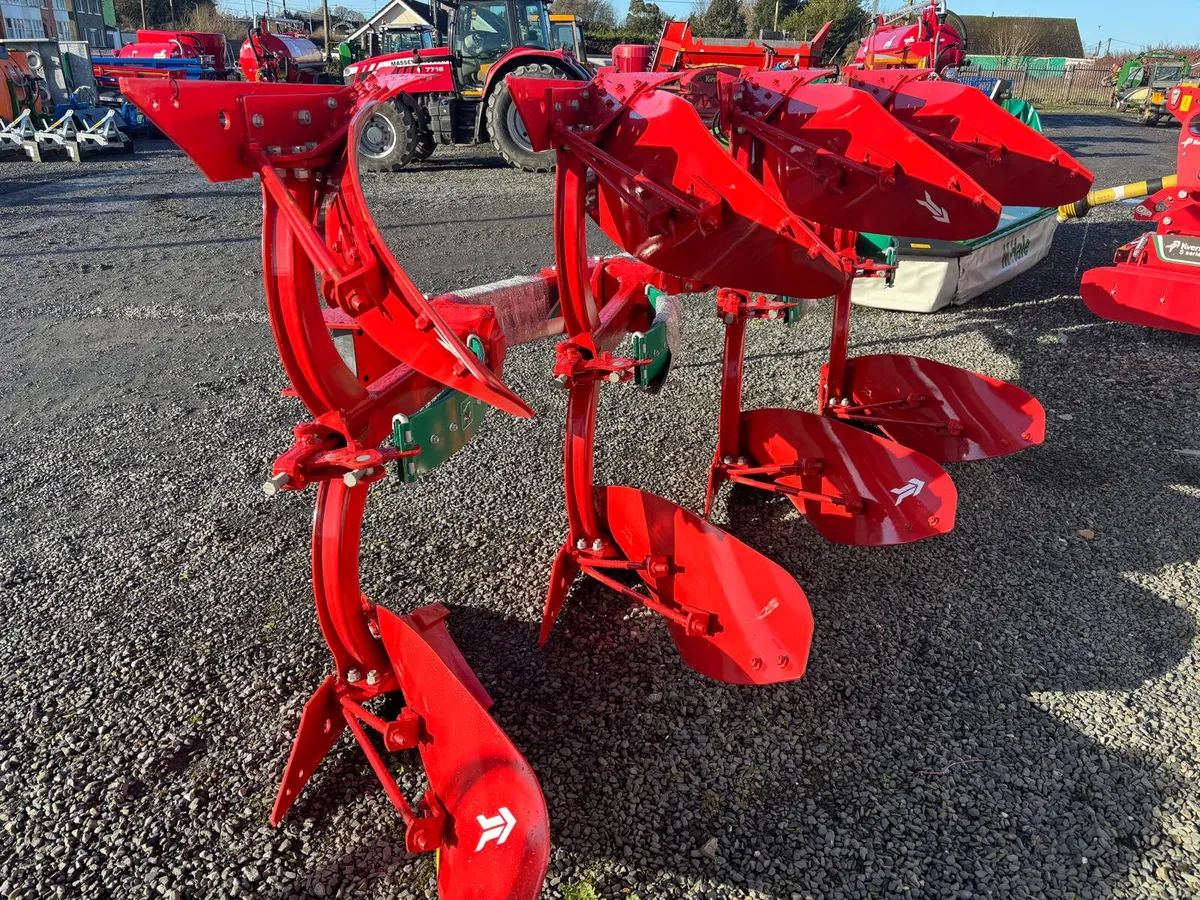 New Kverneland ED 4 Furrow Reversible Plough In - Image 3