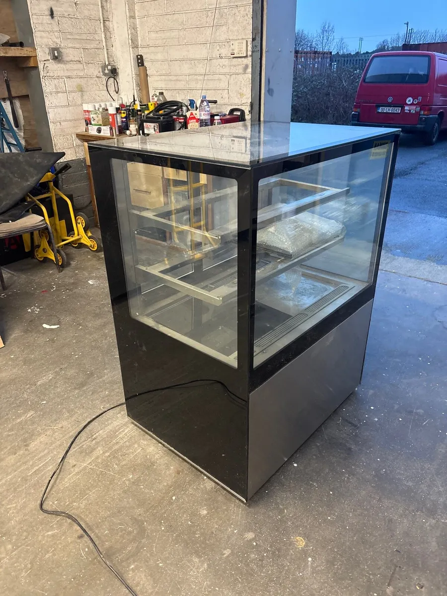 Polar U-Series Deli Display Fridge 285Ltr - Image 2