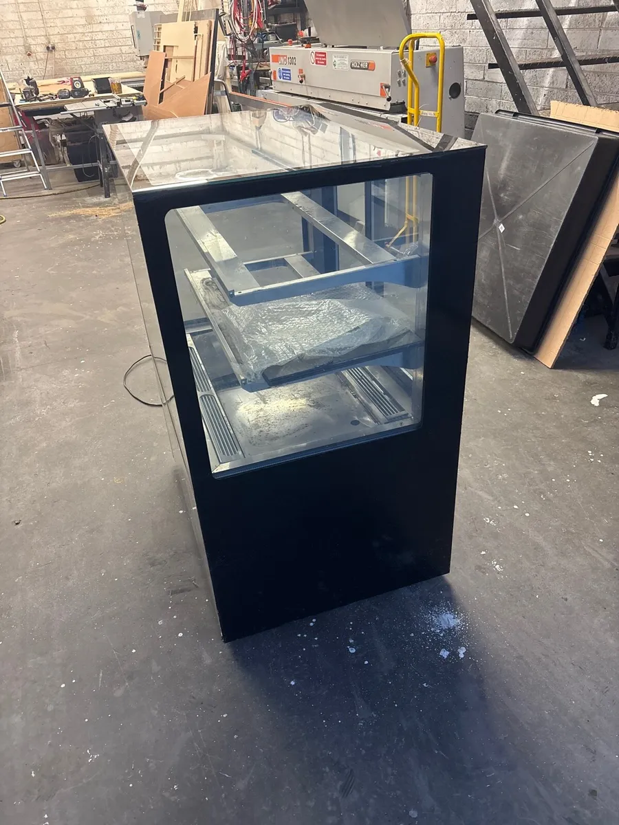 Polar U-Series Deli Display Fridge 285Ltr - Image 3