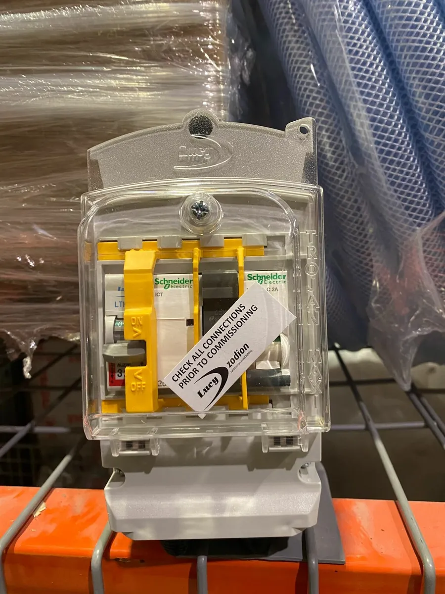 32A Double Pole Isolator and BS88 Fuse - Image 2