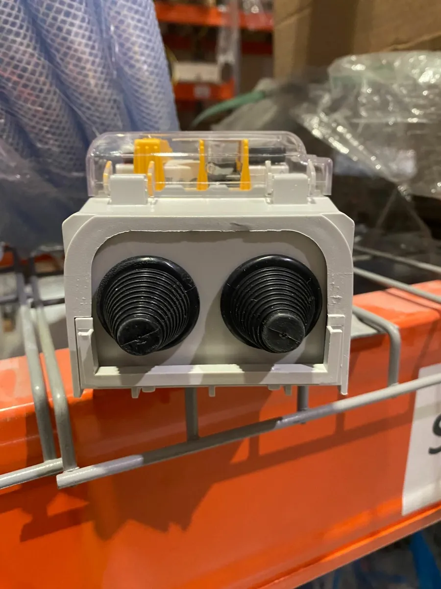 32A Double Pole Isolator and BS88 Fuse - Image 4