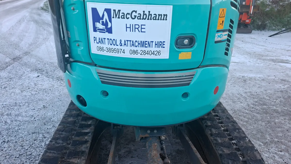 3 tonne diggers for hire - Image 3