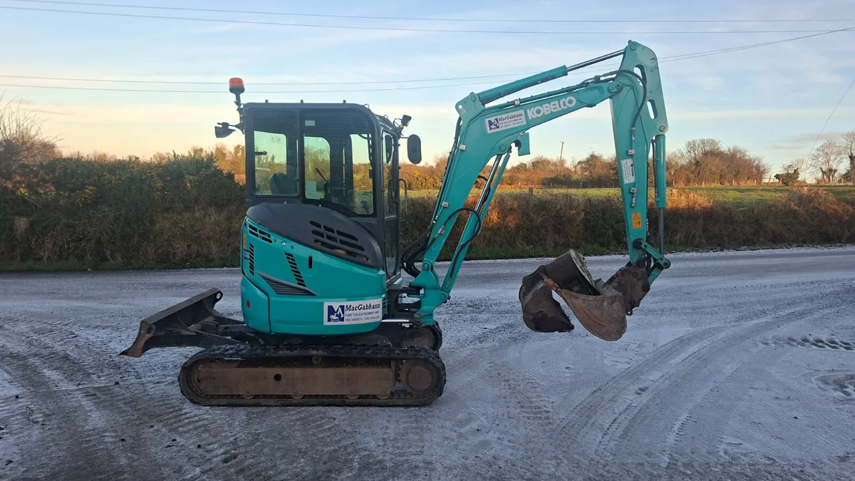 3 tonne diggers for hire - Image 2