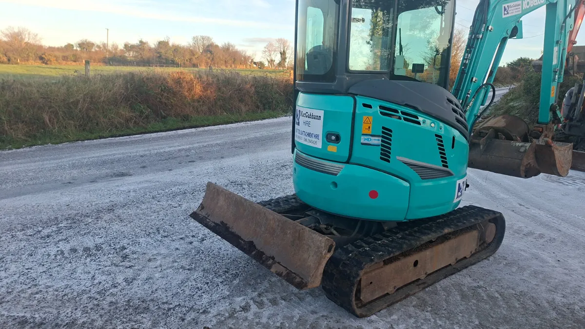 3 tonne diggers for hire - Image 4