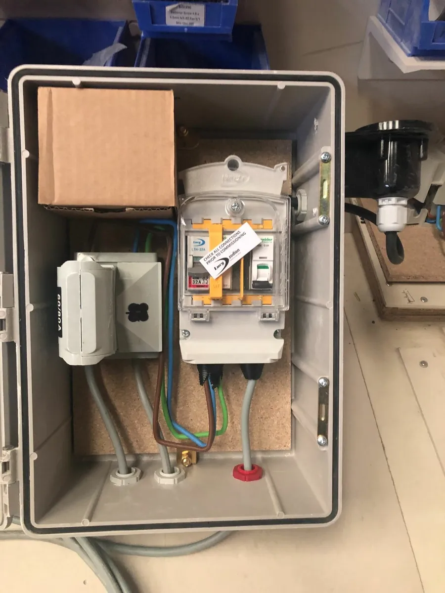 32A Double Pole Isolator and BS88 Fuse - Image 4