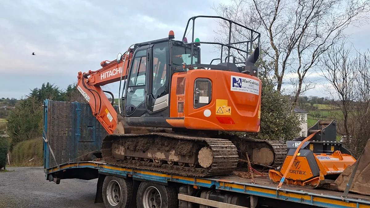 13 tonne diggers self Drive Hire