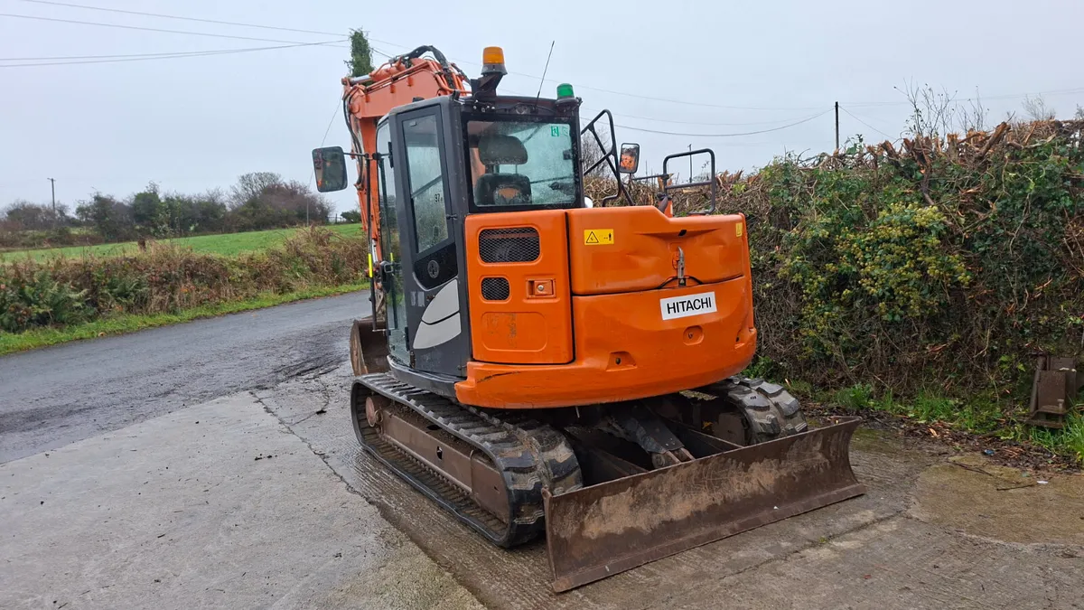 8 tonne diggers for hire - Image 3