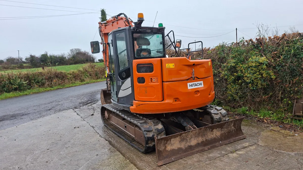 8 tonne diggers for hire - Image 2