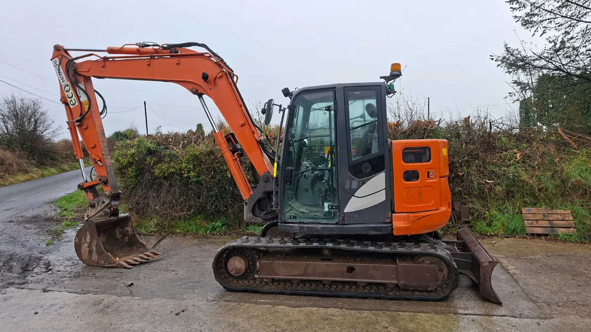 8 tonne diggers for hire - Image 1