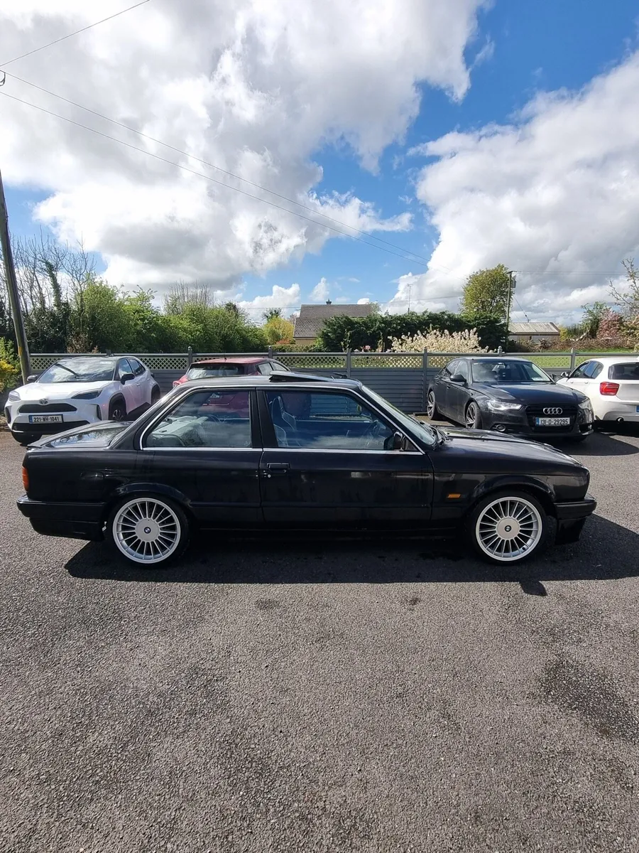 BMW E30 - Image 1